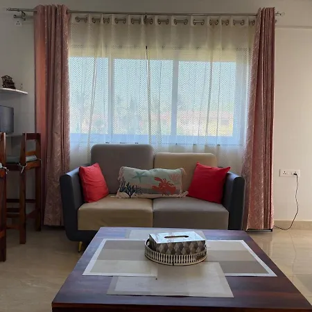 The Greendoor Villa - Bylamer, 500Mtrs Zalor Beach